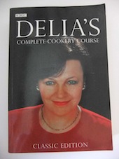 デリア・スミス曰く「本を眺めているだけでは料理の腕は上達しない」_e0038047_0174176.jpg