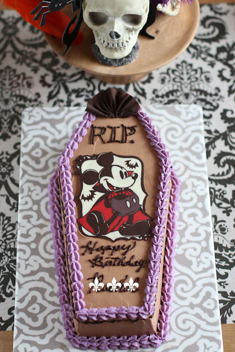 ミッキーの棺ケーキバースデーケーキとハロウィンパーリー！_f0149855_2302428.jpg