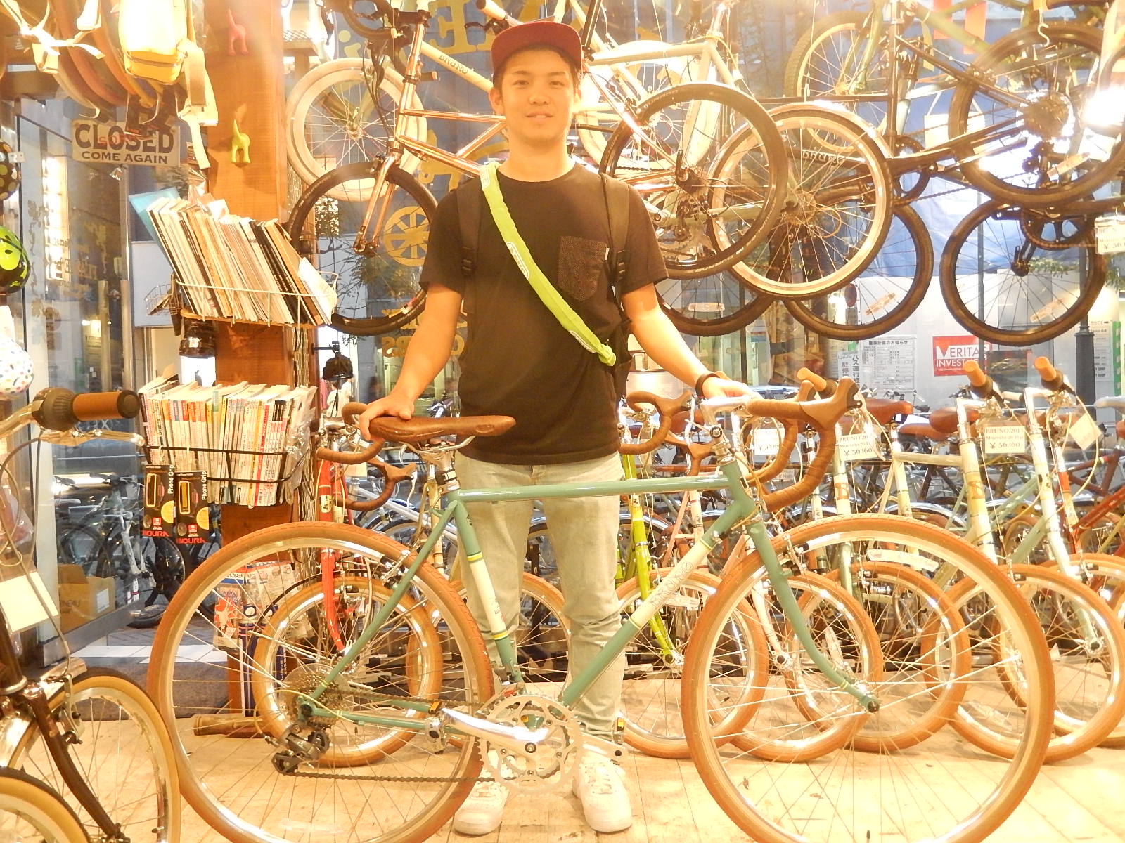 11月2日 渋谷 原宿 の自転車屋 FLAME bike前です_e0188759_1764367.jpg