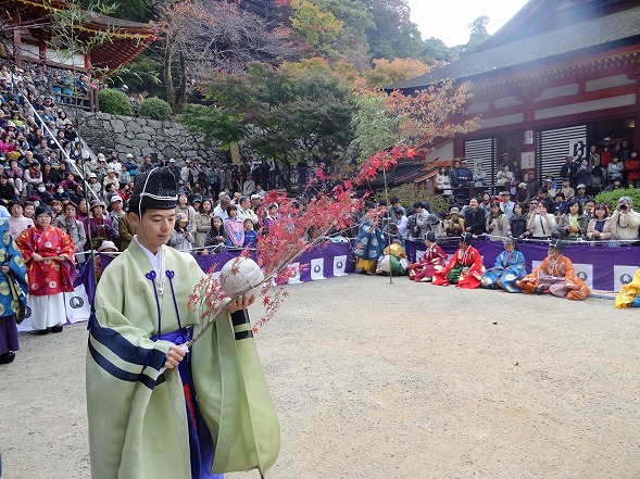 談山神社の秋の蹴鞠_b0299042_2111595.jpg