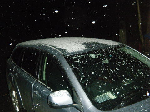 ついに、初雪が・・・・_b0343293_22384962.jpg