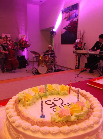つのだ☆ひろさん『100周年記念パーティー＆ライブ』@文化シャッターBXホール。_d0116799_3145225.jpg