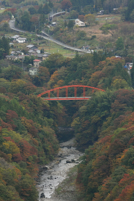 紅葉を結ぶ赤い橋 - 2014年紅葉・秩父 - _b0190710_23353987.jpg
