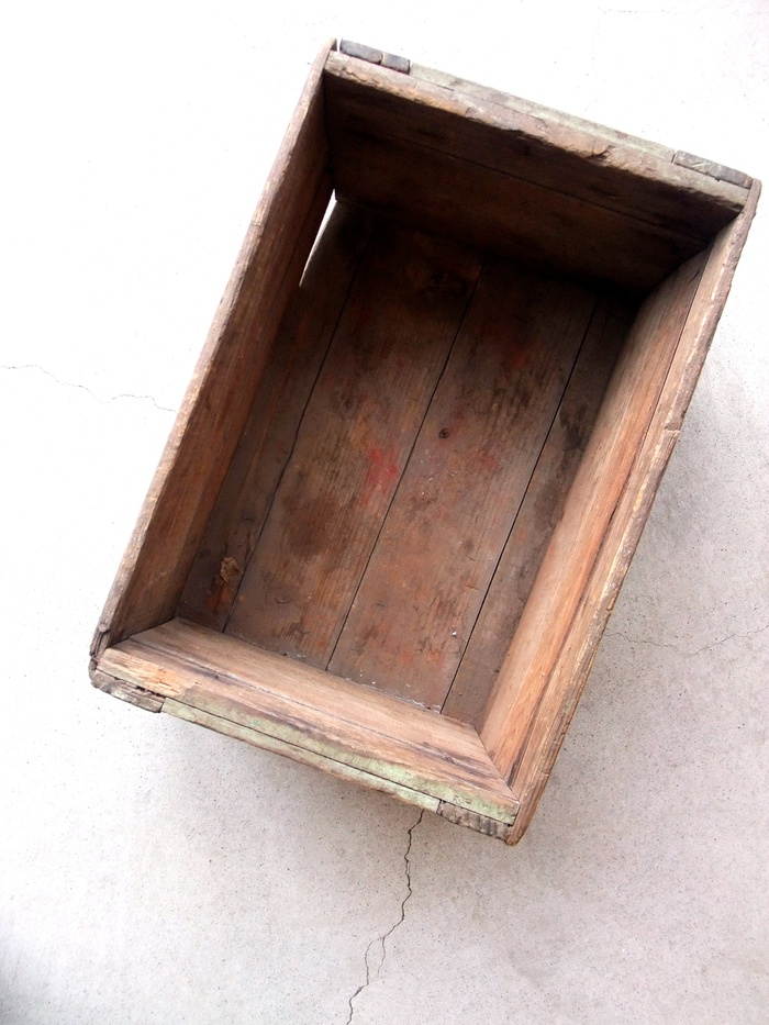 ボロボロの木箱と錆びた網とブリキの炉 新潟店 : 古道具ハチミツ