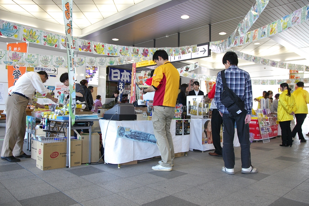El Sl両毛シルクに手を振ろう 伊勢崎駅 もじゃろー出演 もじゃろーショップ 焼まんじゅうを食らう El Sl両毛シルクに手を振ろう 伊勢崎駅 もじゃろー出演 もじゃろーショップ 焼まんじゅうを食らう