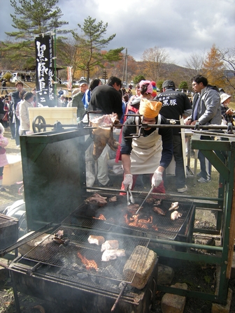 有芸収穫祭、強風吹き荒れるも大盛況。_b0206037_15220984.jpg
