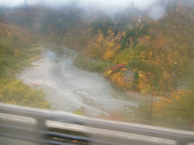 秋田県秘境・乳頭温泉鶴の湯、春に続いた訪問_a0053063_131579.jpg