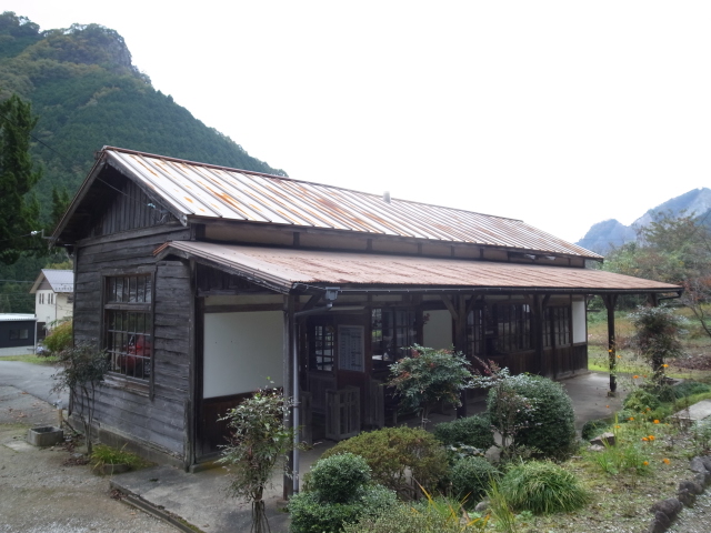 知和駅@岡山県津山市加茂町小渕_f0197703_1085834.jpg