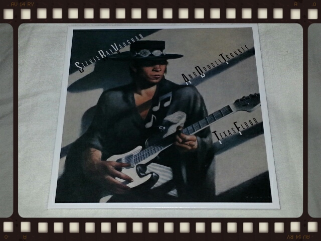 STEVIE RAY VAUGHAN AND DOUBLE TROUBLE / TEXAS FLOOD_b0042308_0303929.jpg