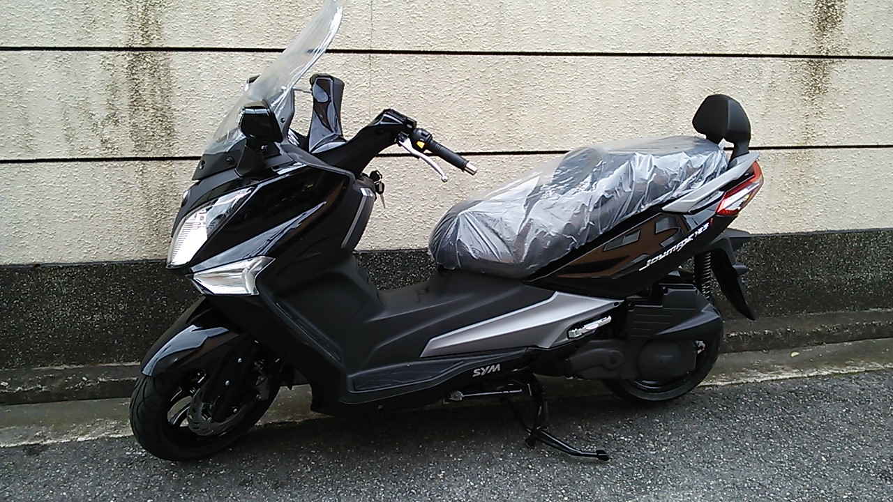 ピアジオ　チャオの前後タイヤ交換＆ＳＹＭ　ＪＯＹＭＡＸ１２５ｉ納車です。_a0169050_22563506.jpg