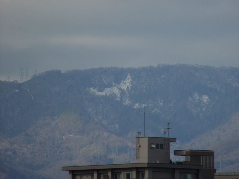 山の雪も溶けたか?_c0025115_17201970.jpg