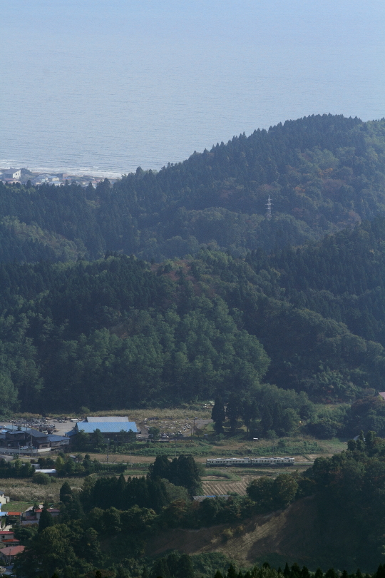 彼方に日本海を望んで峠越えに挑む - 2014年秋・男鹿線 - _b0190710_21503281.jpg