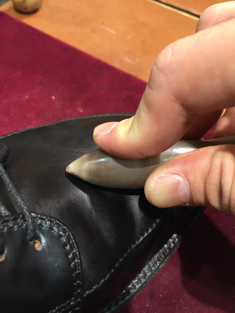 オールデン~アビィレザースティックの使い方~ : シューケア オールデン~アビィレザースティックの使い方~ : シューケア