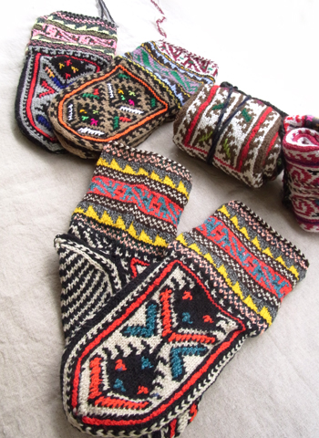 イランのおばあちゃんの手編み靴下2014_d0156336_2243589.jpg