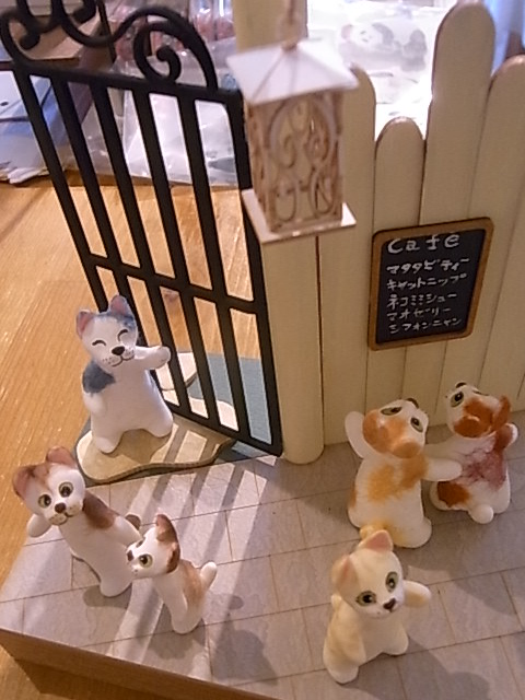 前田明子さん個展作品紹介、インコと鳥の雑貨展新着情報_d0322493_13928.jpg