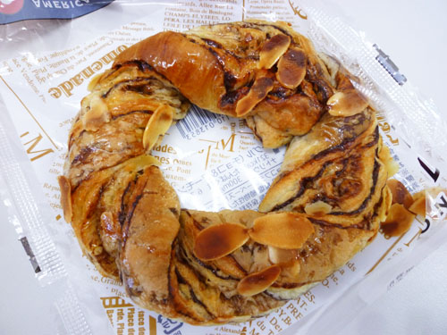 CROISSANT BAGEL CHOCO&ALMOND (クロワッサンベーグル チョコ&アーモンド)@サークルKサンクス_c0152767_21455835.jpg