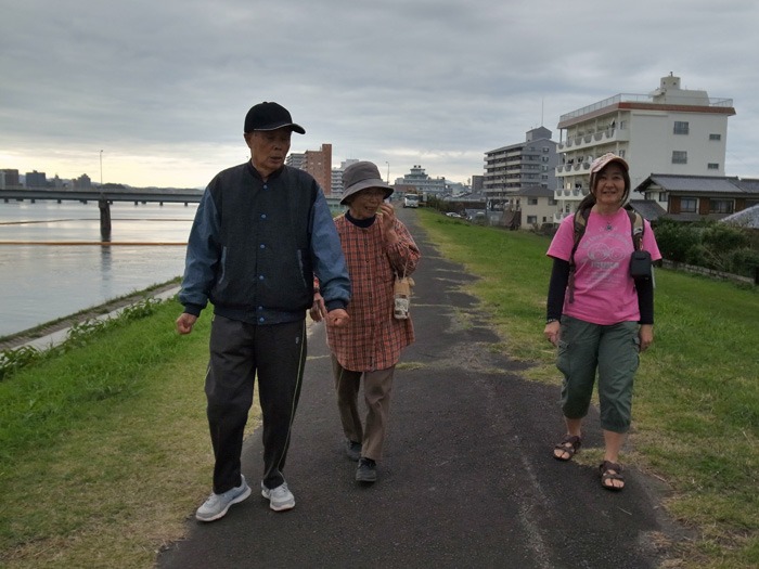 光を浴びて♪ (*^_^*)_c0049299_2245556.jpg