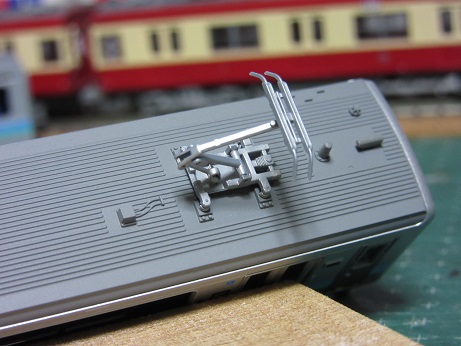 カトー E127系100番台（大糸線）入線 : 赤い電車は白い線
