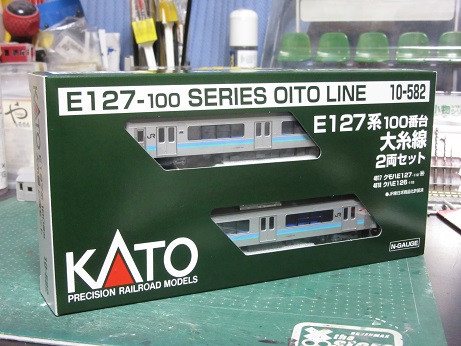 カトー ｅ１２７系１００番台 大糸線 入線 赤い電車は白い線
