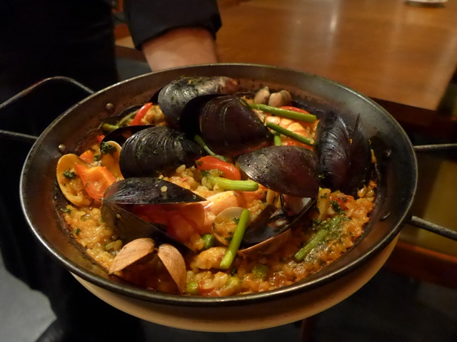 神泉「スペイン料理 ミネバル」へ行く。_f0232060_1712658.jpg