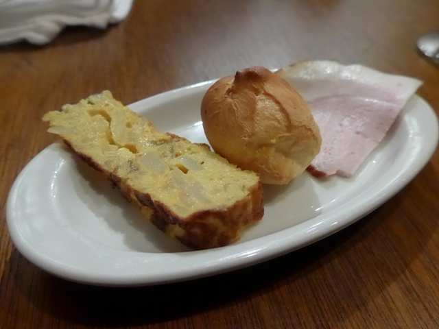 神泉「スペイン料理 ミネバル」へ行く。_f0232060_1753130.jpg