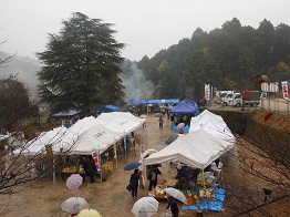 いなし秋穫祭は雨の中_e0175370_10514531.jpg