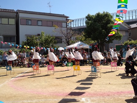 青空の下、北巣本幼稚園で運動会_c0348636_10561500.jpg