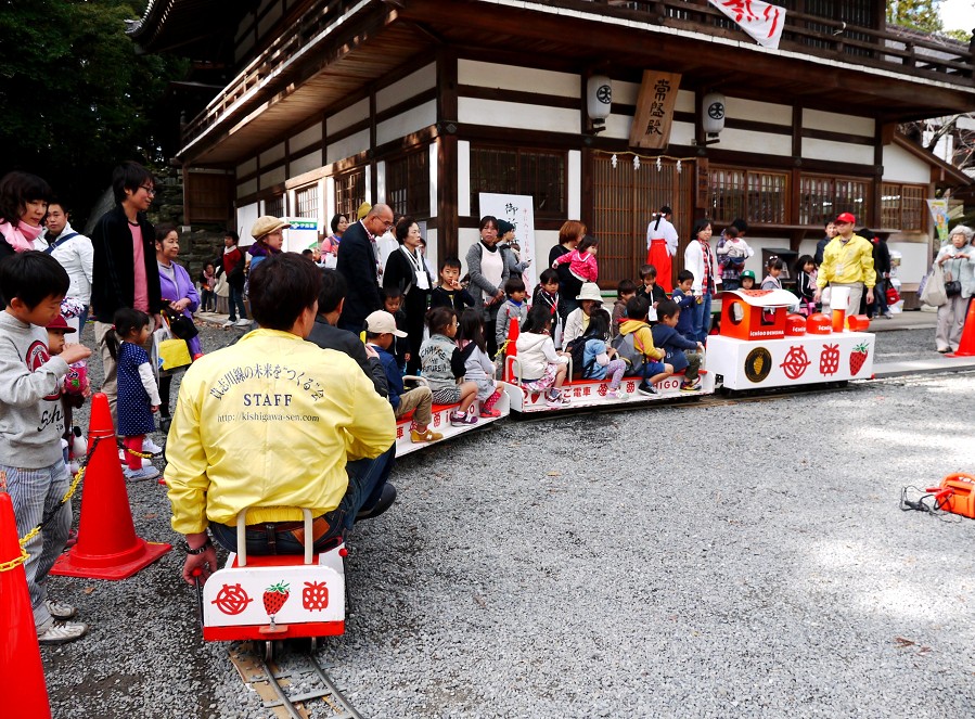 　　貴志川線祭り　　１０年前の記事と写真です　　２０２４-１１-０３　００：００　_b0093754_1648529.jpg