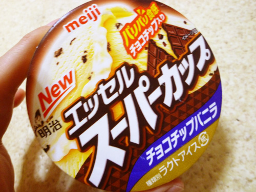 スーパーカップ チョコチップバニラ@明治エッセル_c0152767_2152838.jpg