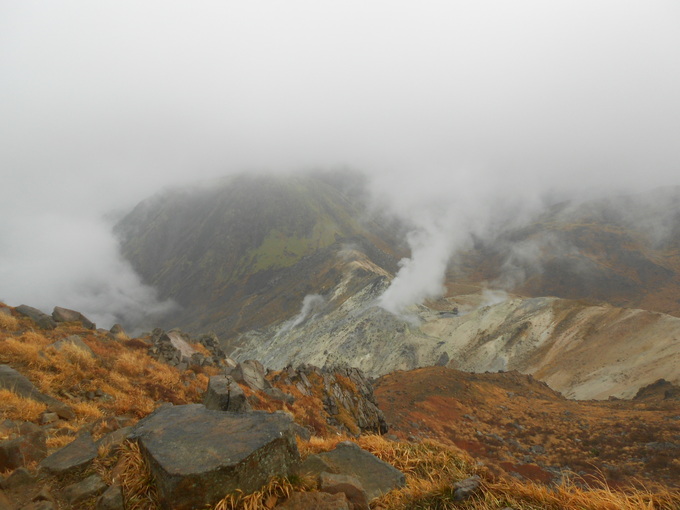 セピア色の九重連山８座縦走　星生山~天狗ケ城~中岳~白口岳~鳴子山~稲星山~久住山~扇ケ鼻_a0206345_10156.jpg