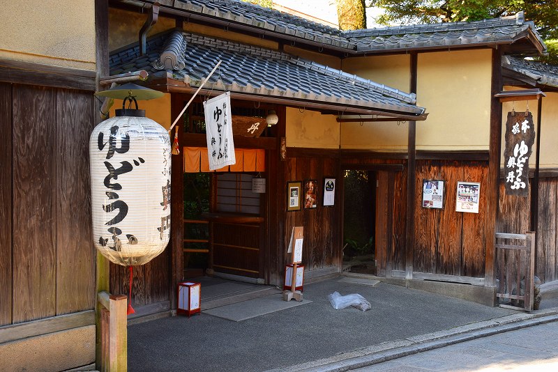 秋の気配が深まり活気を帯びる『清水寺界隈』20141029_e0237645_11321010.jpg