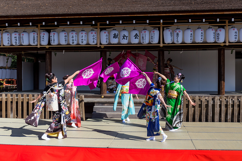 秋華の舞（上七軒・梅わかさん、市桃さん、市まりさん、市知さん）と京町踊り子隊（上賀茂神社・園遊会）_f0155048_22403677.jpg