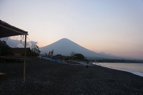 Rasta Bar And Restaurant からアグン山を見る @ Amed　(’14年10月)_f0319208_22102130.jpg