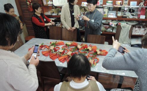 お正月リースは幸せを呼ぶ♪_f0223914_1692032.jpg