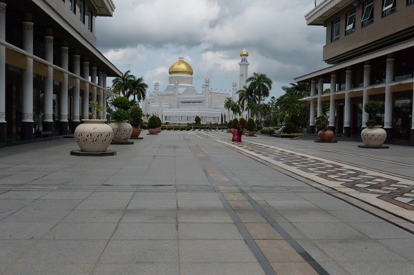 76. スルタン・オマール・アリ・サイフディン・モスク　Sultan Omar Ali Saifuddien Mosque_f0268294_21481237.jpg