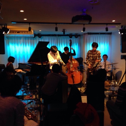 本日 木曜日  おやすみ  です。 Jazzlive comin_b0115606_12325160.jpg