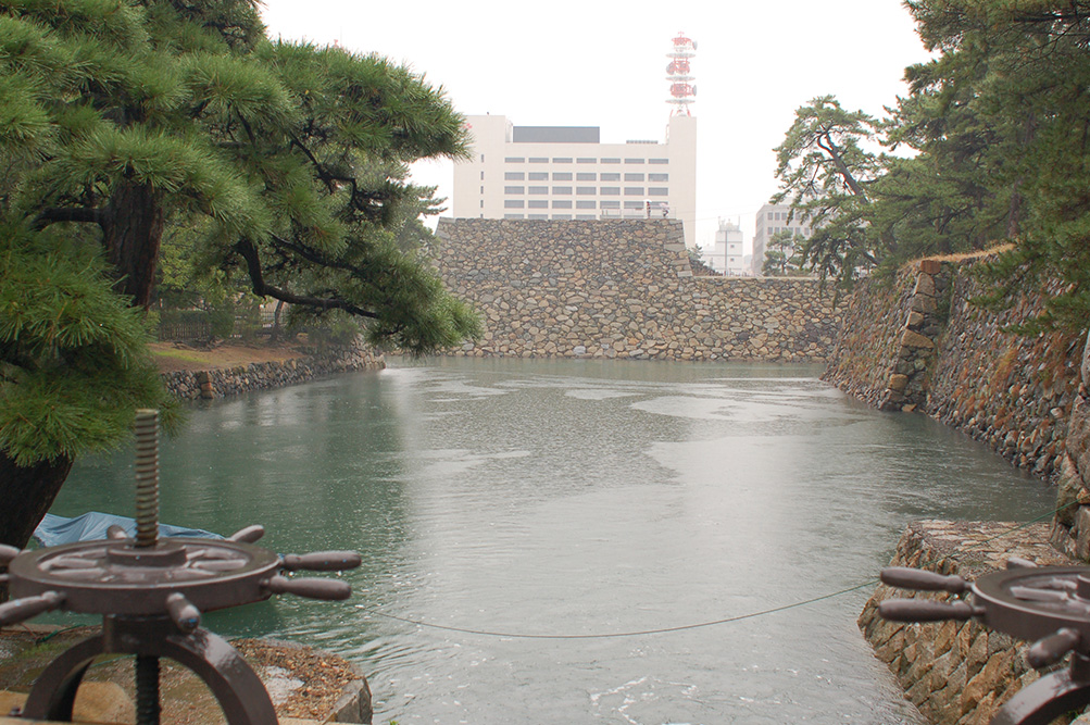 雨の讃岐高松城を訪ねて ~前編~_e0158128_19405929.jpg