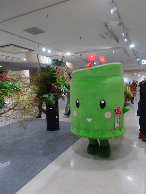 草月会福岡県支部 草月いけばな展 (博多阪急)_d0195183_2385134.jpg