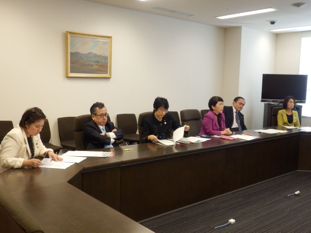 子ども・被災者支援で自治体と国会の議連が情報交換_e0068696_7243376.jpg