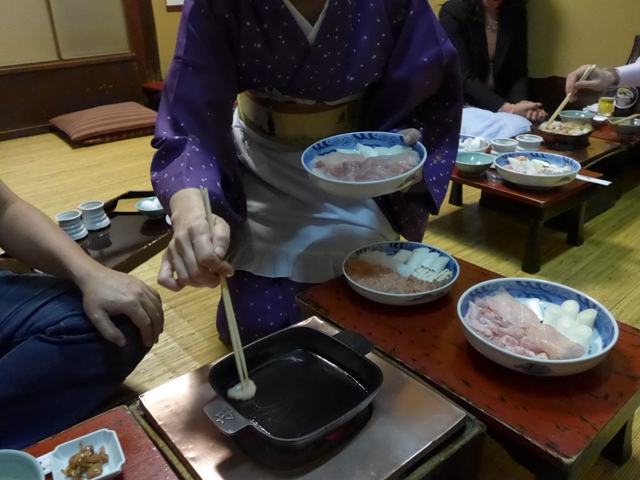 神田「鳥すきやき ぼたん」へ行く。_f0232060_22594042.jpg