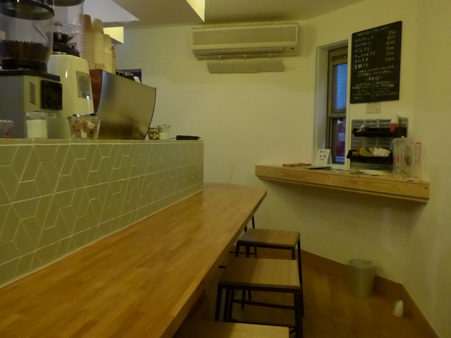 西荻窪「mosscore coffee モスコアコーヒー」へ行く。_f0232060_23505932.jpg