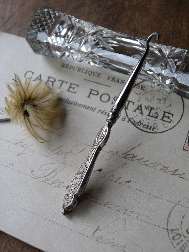 ボタン用のフック : 満月アンティーク