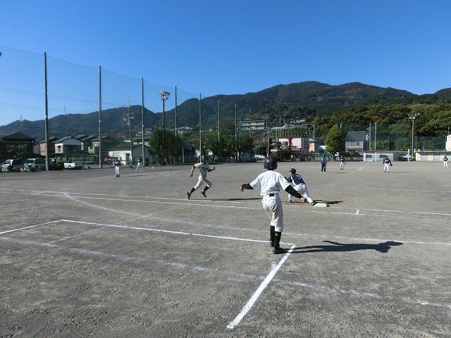 運動不足を痛感した「議員チーム対中学生チーム」の野球の試合_f0141310_7193260.jpg