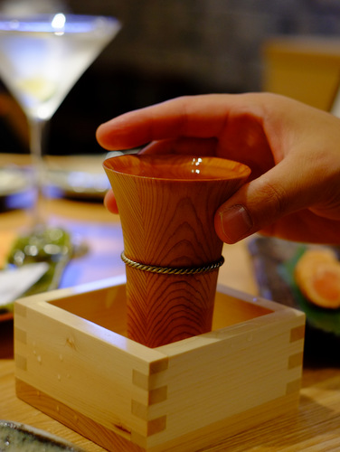 「大手町日生ビルUOMAN DINING、日本酒バル さわら(椹)の明太子燻製、日本酒×氷」_a0000029_1655313.jpg