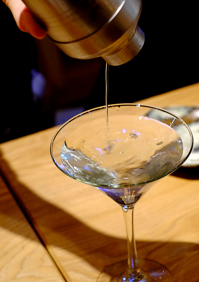 「大手町日生ビルUOMAN DINING、日本酒バル さわら(椹)の明太子燻製、日本酒×氷」_a0000029_1711129.jpg