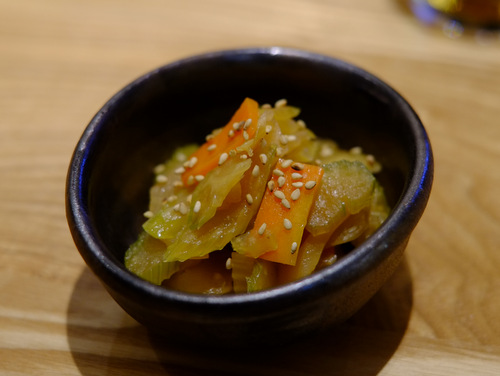 「大手町日生ビルUOMAN DINING、日本酒バル さわら(椹)の明太子燻製、日本酒×氷」_a0000029_1773899.jpg
