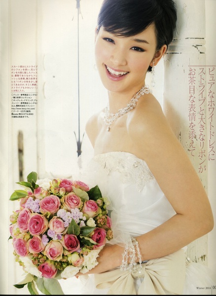 発売中です。剛力彩芽さんのブーケを担当しました。_c0072971_18495040.jpg