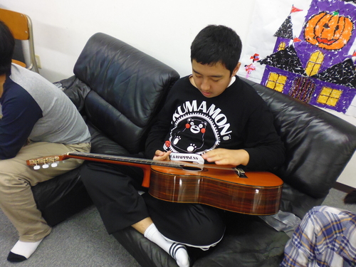 音楽療法を行っています♪_c0186983_1139330.jpg