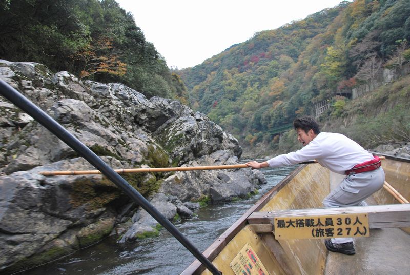 京都紅葉、保津川下りとトロッコ列車　　♪_f0183814_17214348.jpg