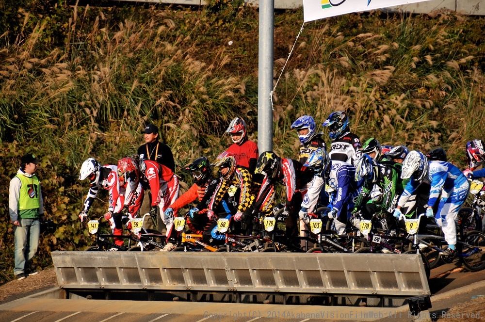 2014伊豆BMX国際／JBMXFシリーズ最終戦VOL2：マスターズ、30オーバー決勝　動画あり_b0065730_22411614.jpg